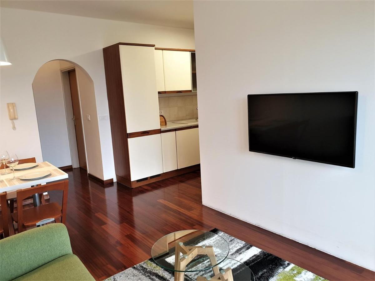 מדולין Apartments Aurora Near Beach מראה חיצוני תמונה